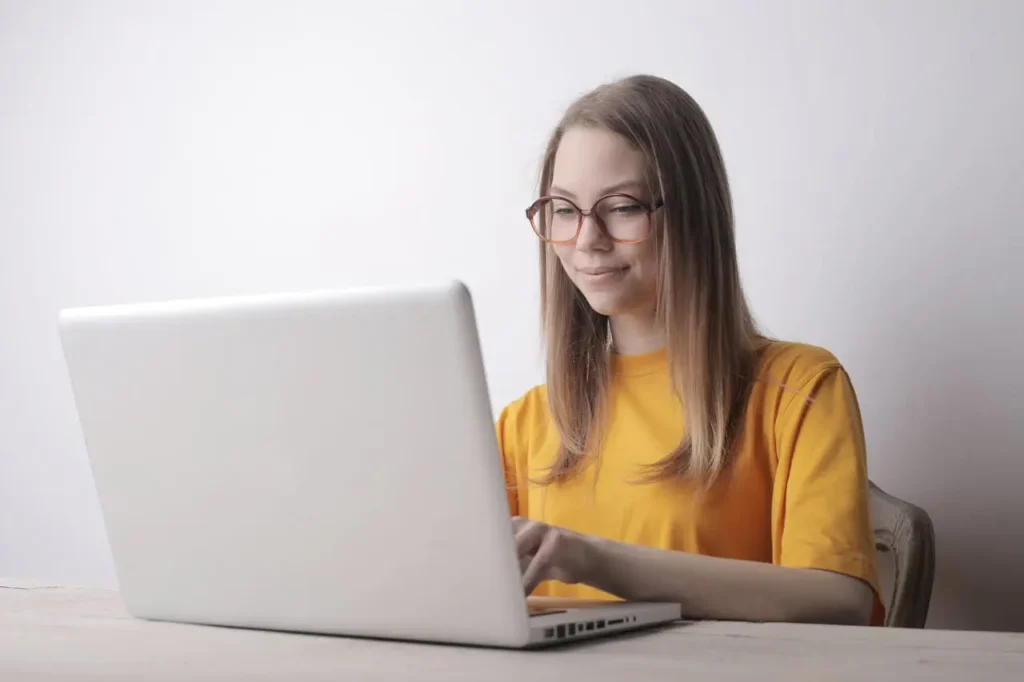 come si firma un contratto via email